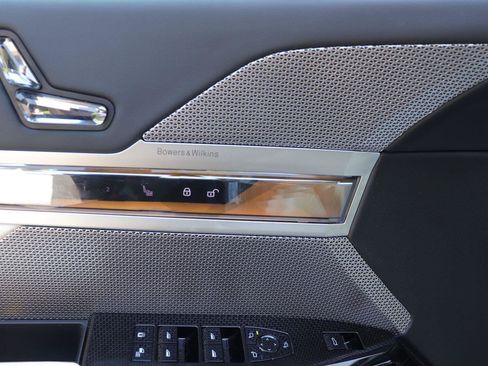 Used 2025 BMW 740i w/ Premium Package RWD image 22
