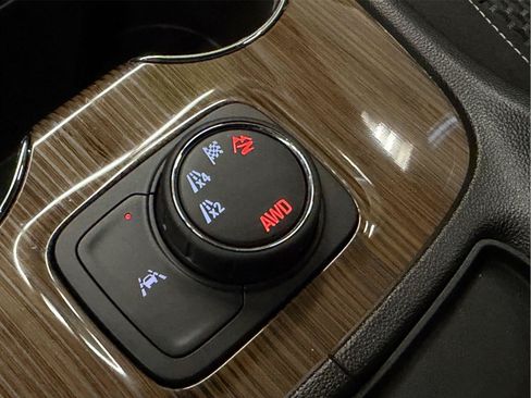 Used 2023 GMC Acadia SLE w/ Elevation Edition AWD/4WD image 17