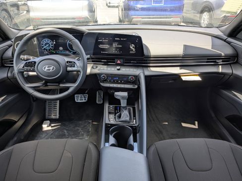 New 2025 Hyundai Elantra SEL image 13