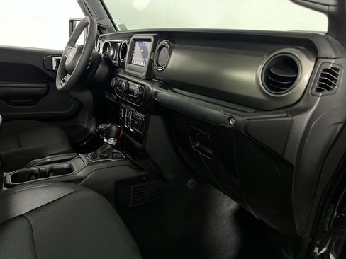 Certified 2023 Jeep Gladiator Willys image 28