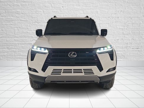 Used 2024 Lexus GX 550 image 2