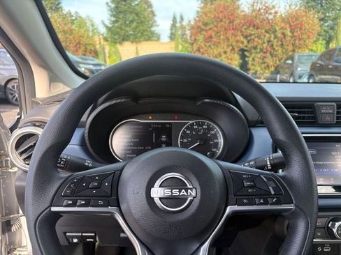 Used 2025 Nissan Versa SV image 25