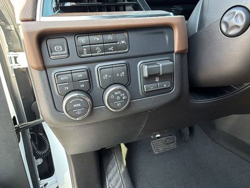 New 2026 Chevrolet Suburban High Country image 20