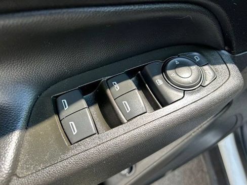 Used 2023 Chevrolet Equinox LT FWD image 12