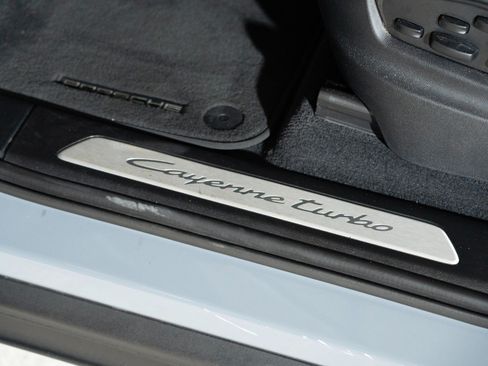 Certified 2024 Porsche Cayenne Turbo AWD/4WD image 12