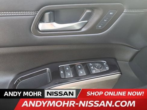 Used 2024 Nissan Pathfinder Platinum image 12