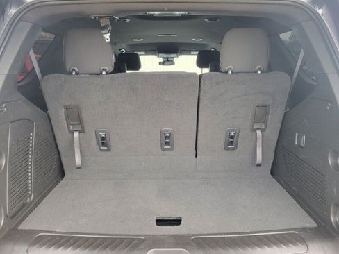 Used 2023 GMC Yukon SLE w/ Gmc Pro Safety Plus Package RWD image 6