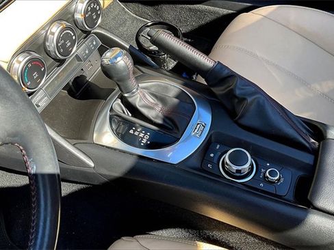 Used 2019 MAZDA MX-5 Miata RF Grand Touring image 14
