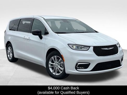 New 2026 Chrysler Pacifica Select image 1