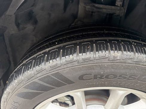 Used 2023 Jeep Renegade Latitude AWD/4WD image 10