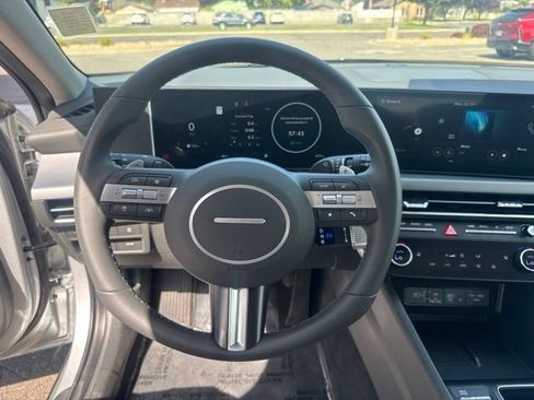 Used 2025 Hyundai Sonata SEL FWD image 12