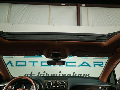 Used 2019 Bentley Bentayga image 28