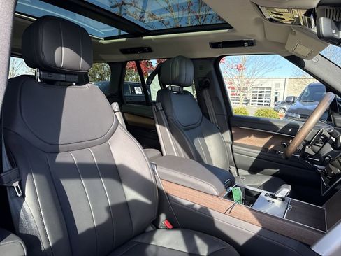 New 2025 Land Rover Range Rover SE image 16