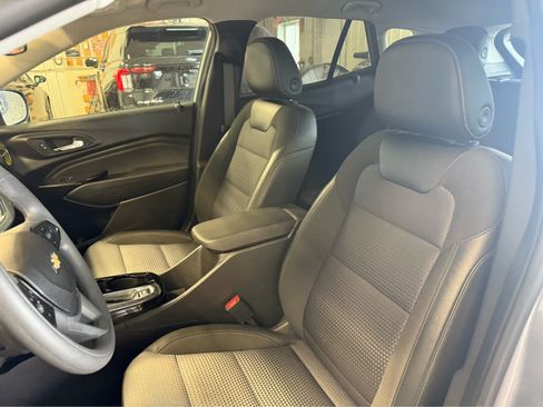 Used 2025 Chevrolet Trax LT FWD image 14