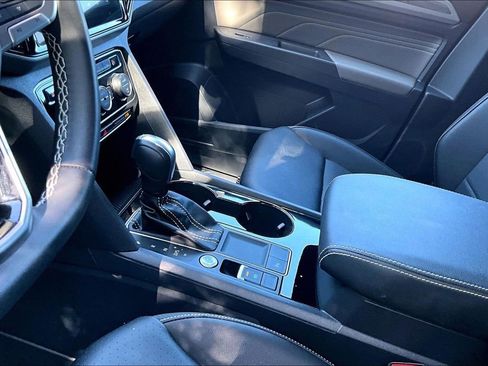 Certified 2023 Volkswagen Atlas Cross Sport SE FWD image 23