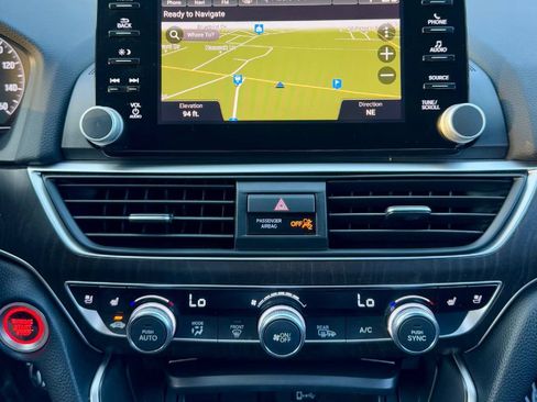 Used 2018 Honda Accord Touring image 17