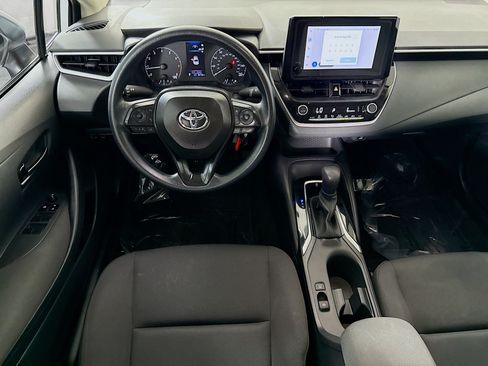 Used 2025 Toyota Corolla LE FWD image 17