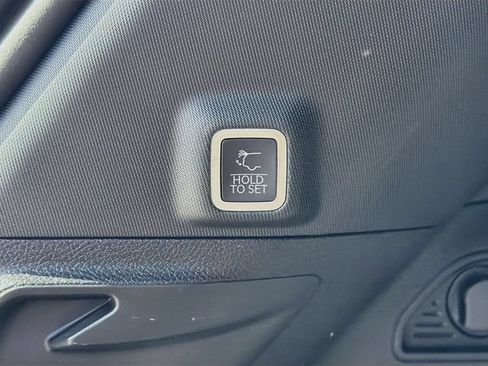 Used 2025 Jeep Grand Cherokee Limited RWD image 13