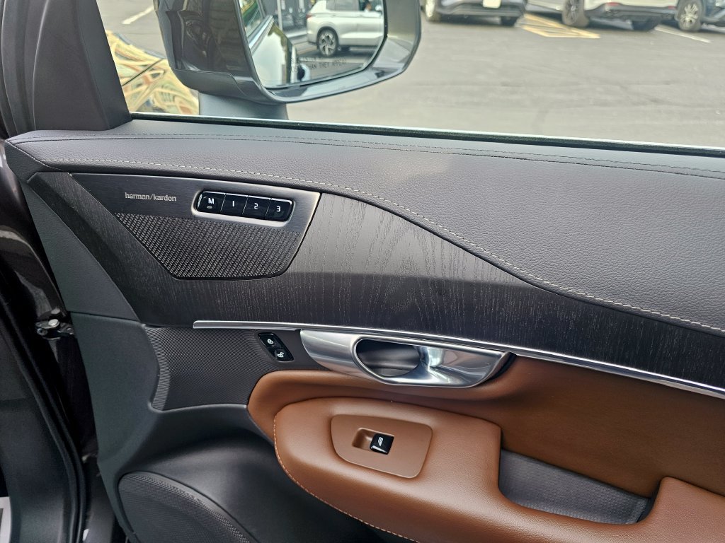 Certified 2024 Volvo XC90 B6 Ultimate AWD/4WD image 9