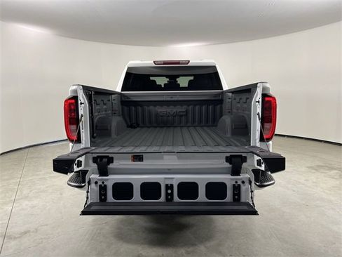 Used 2025 GMC Sierra 1500 Elevation image 26