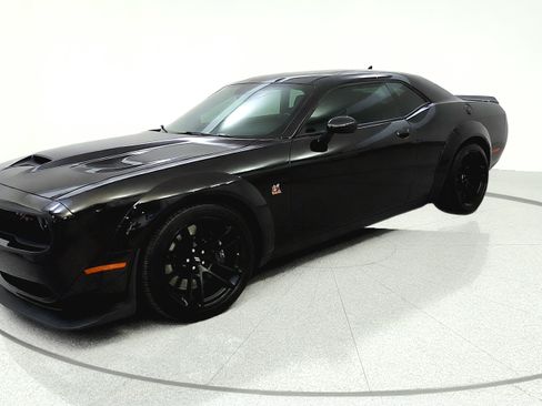Used 2022 Dodge Challenger R/T Scat Pack RWD image 3