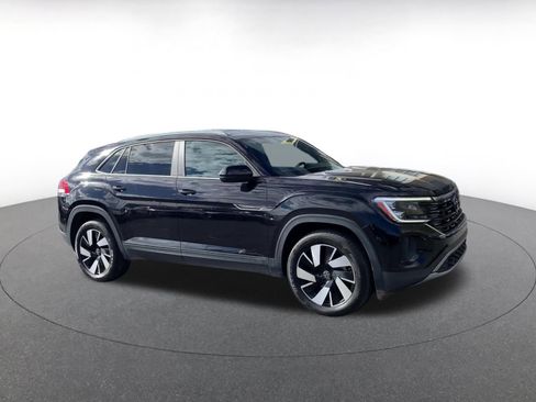 Used 2025 Volkswagen Atlas Cross Sport SE image 2
