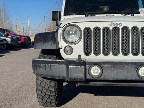 Used 2015 Jeep Wrangler Unlimited Rubicon w/ Connectivity Group image 9