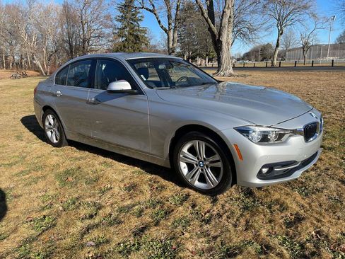 Used 2017 BMW 330e w/ Technology Package RWD image 4