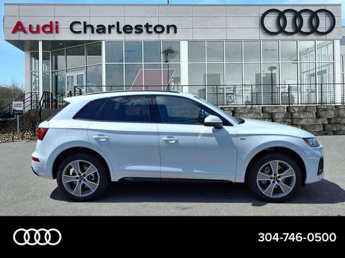 Certified 2025 Audi Q5 2.0T Premium w/ Convenience Plus Package image 2