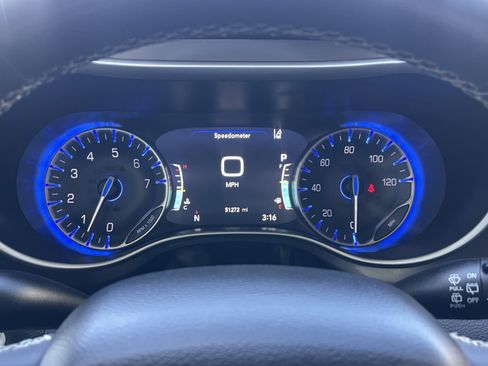 Used 2023 Chrysler Pacifica Touring-L FWD image 37