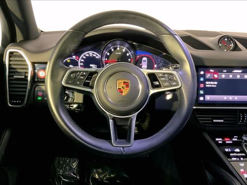 Used 2022 Porsche Cayenne w/ Premium Package image 15