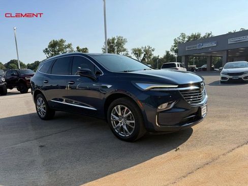 Used 2023 Buick Enclave Essence w/ Experience Buick Package FWD image 9