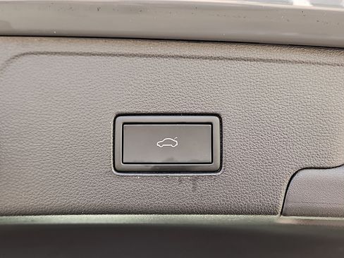 Certified 2023 Volkswagen Atlas Cross Sport SEL R-Line image 7