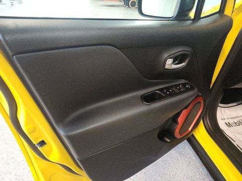 Used 2023 Jeep Renegade Trailhawk AWD/4WD image 8