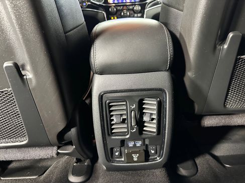 Used 2020 Jeep Grand Cherokee Overland image 30