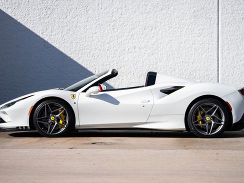 Used 2023 Ferrari F8 Tributo image 15