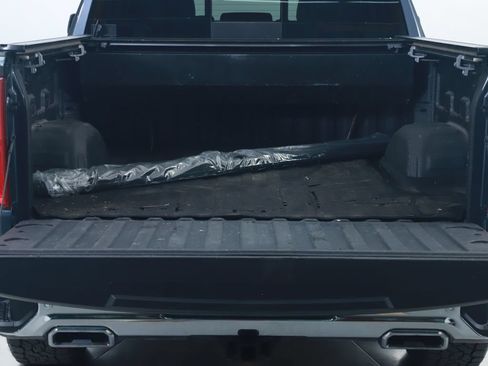 Used 2021 Chevrolet Silverado 1500 LTZ w/ LTZ Convenience Package II AWD/4WD image 15