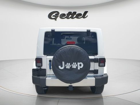 Used 2018 Jeep Wrangler Sahara w/ Connectivity Group AWD/4WD image 4