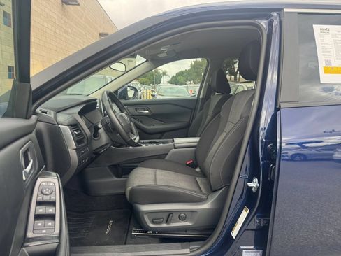 Used 2025 Nissan Rogue SV FWD image 24