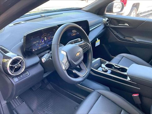 New 2026 Chevrolet Equinox LT w/ Convenience Package II AWD/4WD image 9