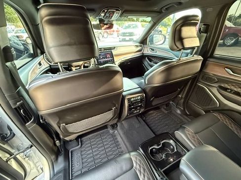 Used 2023 Jeep Grand Cherokee L Summit w/ Luxury Tech Group V AWD/4WD image 11
