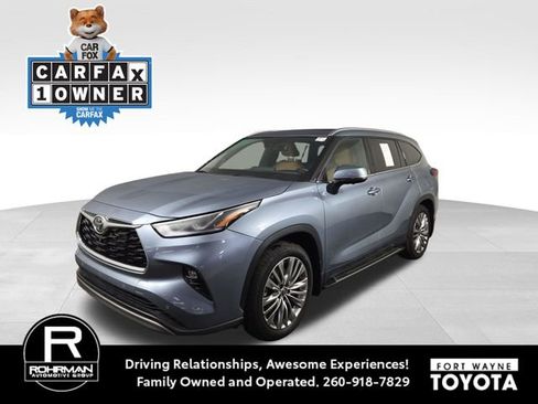 Used 2024 Toyota Highlander Platinum AWD/4WD image 1