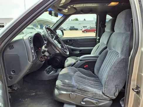 Used 2000 Chevrolet Blazer LS w/ LS Preferred Equipment Group AWD/4WD image 16