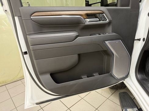 Used 2024 Chevrolet Silverado 2500 High Country AWD/4WD image 34