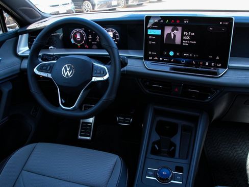 New 2026 Volkswagen Tiguan SE R-Line FWD image 23
