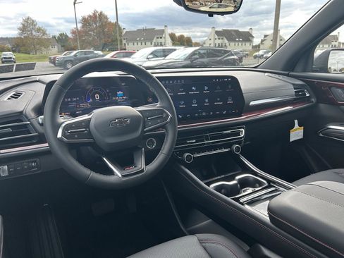 New 2026 Chevrolet Traverse Z71 w/ Driver Confidence Package image 10