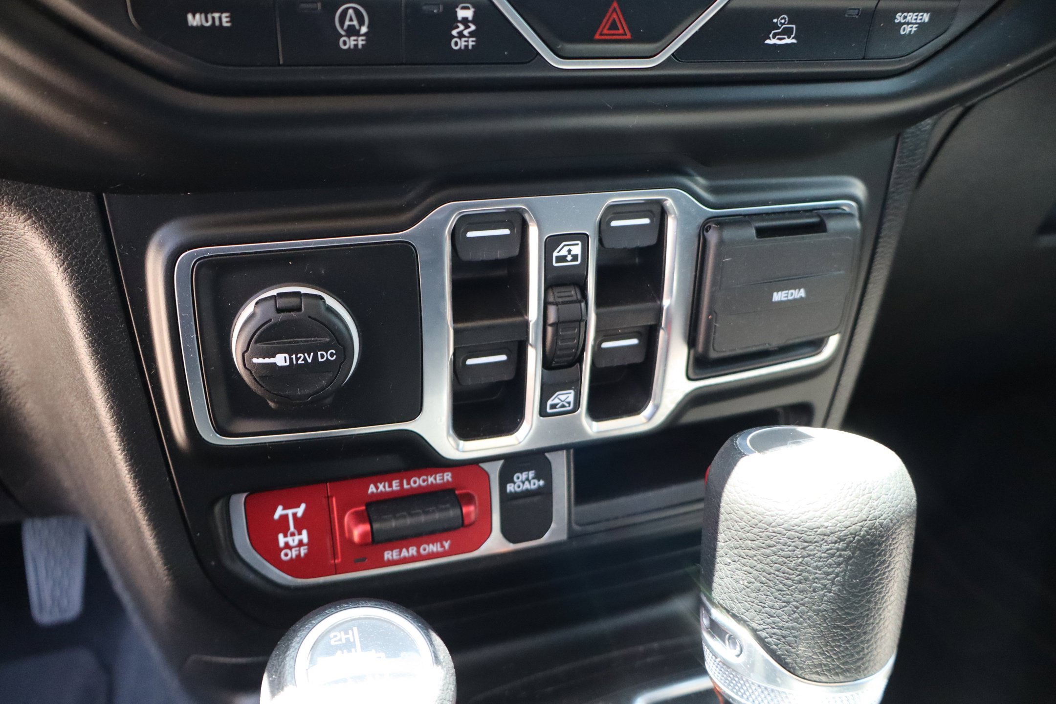 Used 2023 Jeep Gladiator Mojave w/ Trailer Tow Package AWD/4WD image 23