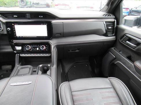 Used 2024 GMC Sierra 2500 AT4X AWD/4WD image 15