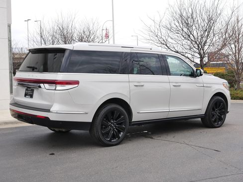 Used 2022 Lincoln Navigator L Reserve w/ Equipment Group 201A image 7