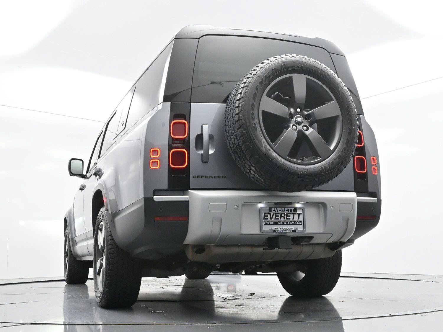 Used 2024 Land Rover Defender 130 S AWD/4WD image 57